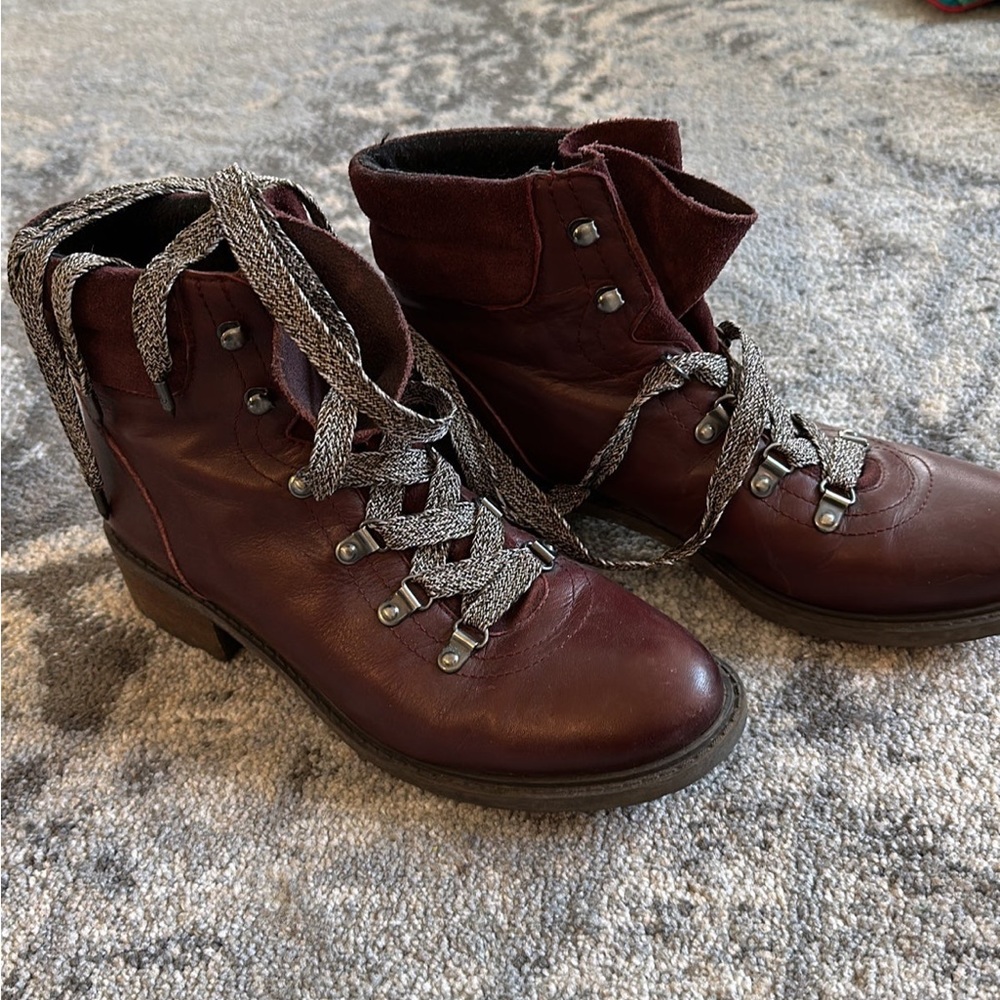 Sam Edelman Women’s Lace up Boots - Maroon size 9